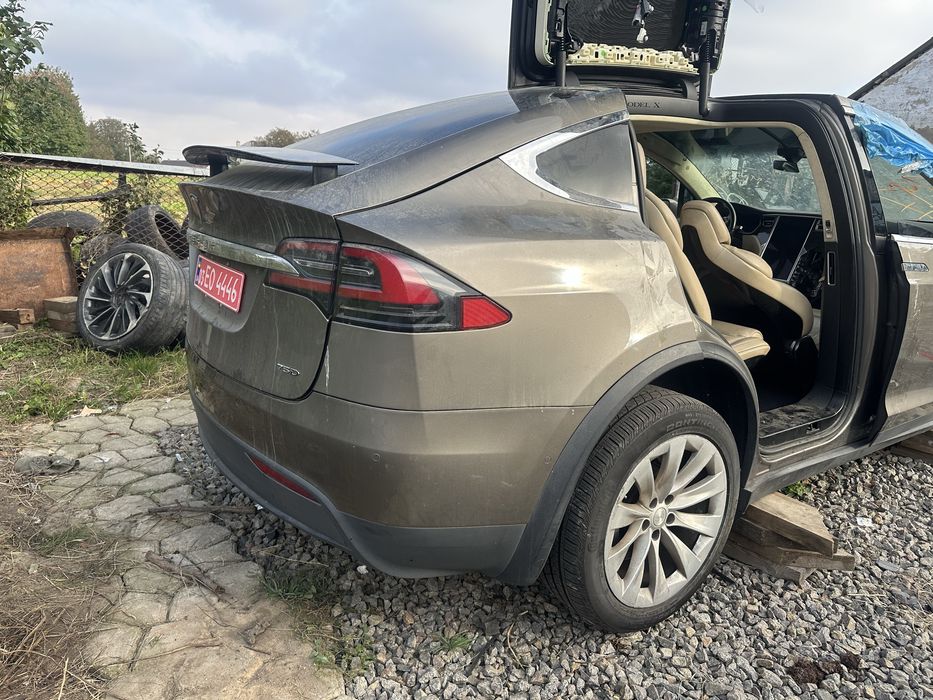 Розбирання, запчастини Tesla X