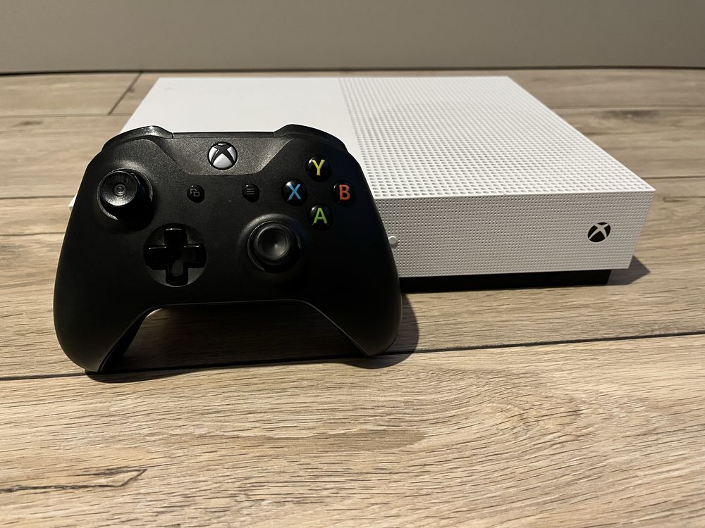 Xbox one s+plus pad+plus gry