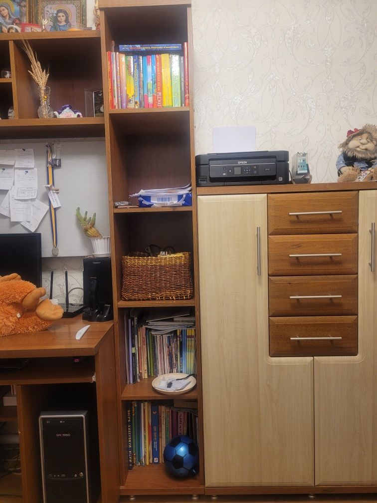 Продам комплект меблів