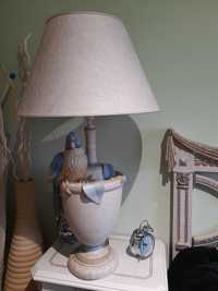 lampa z papugą na komodę