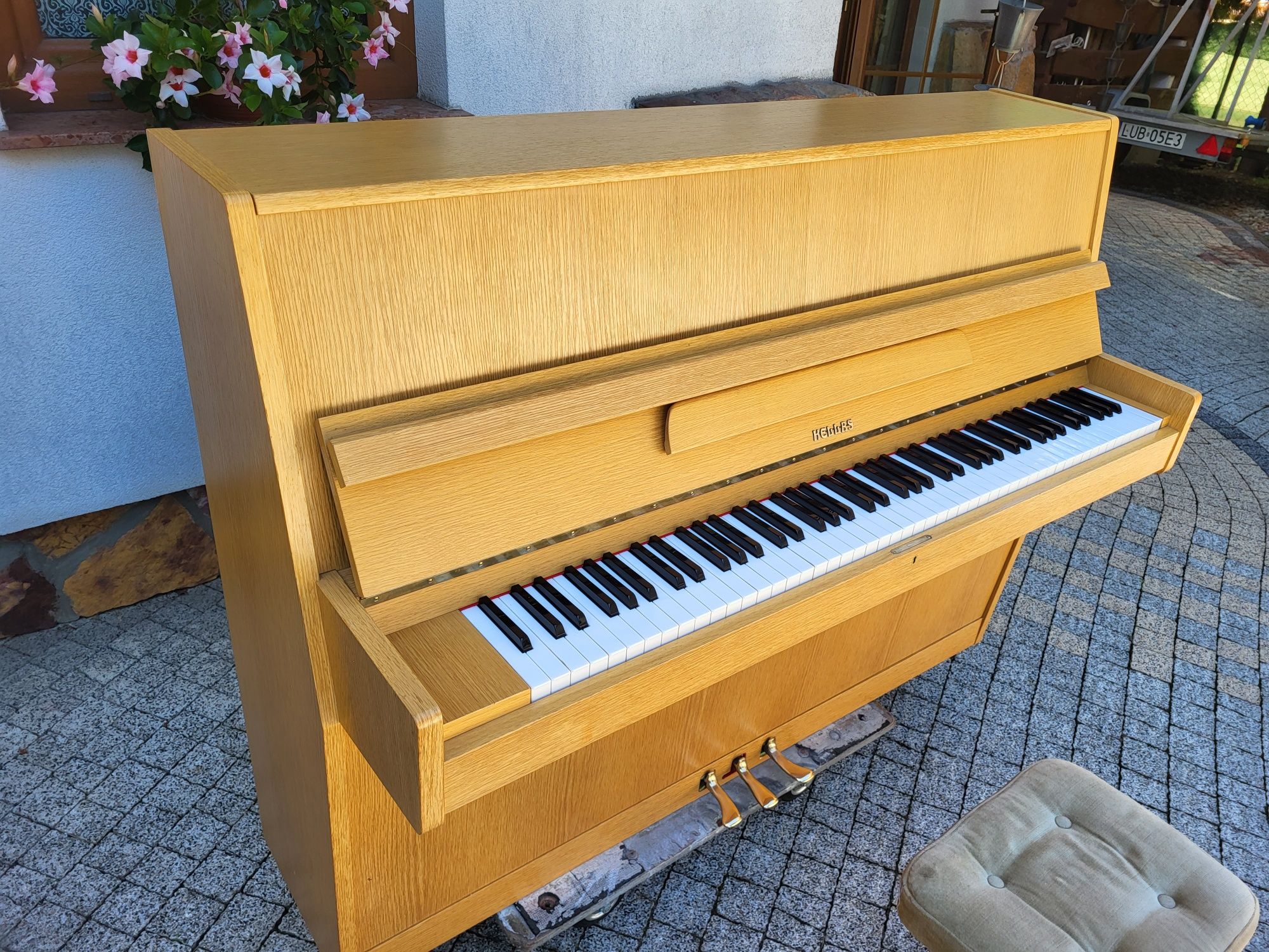 Pianino Hellas M110 renner w jasnym dębie na gotowo