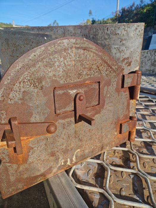 Porta de forno em ferro