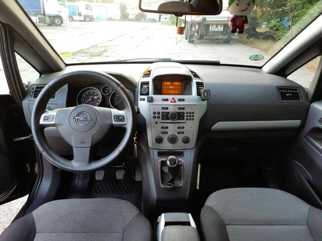 ## OPEL ZAFIRA ## 7 osobowy