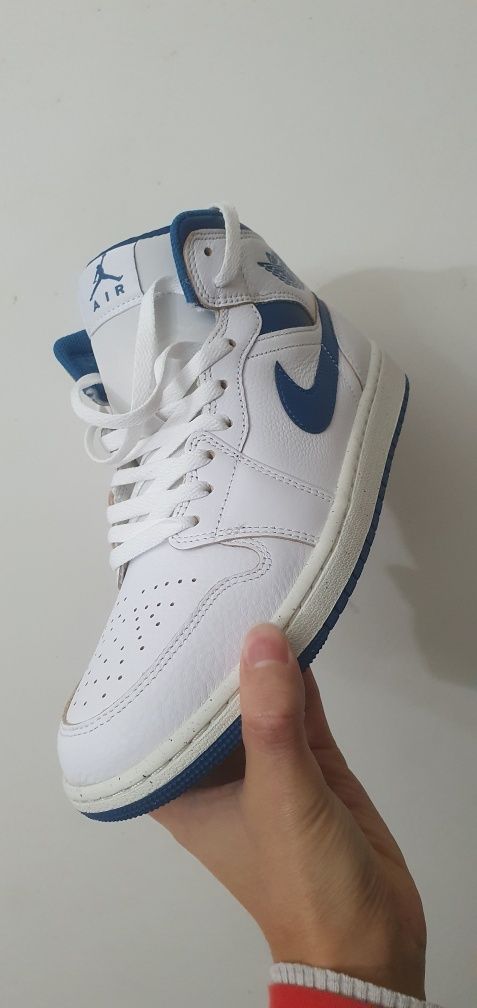 Air Jordan 1 Mid SE Branco e Azul