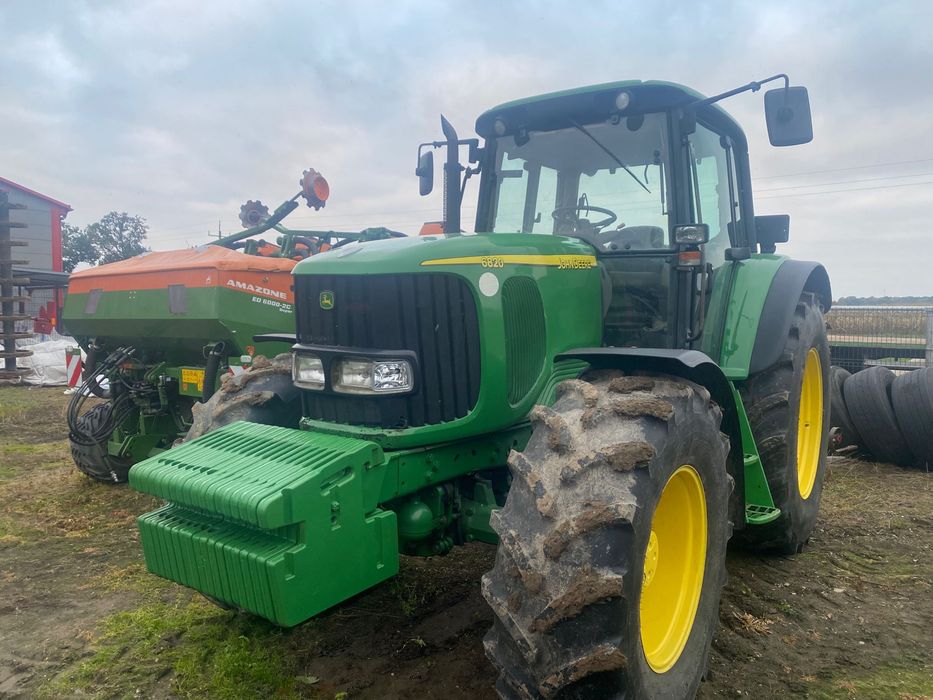 John Deere 6820