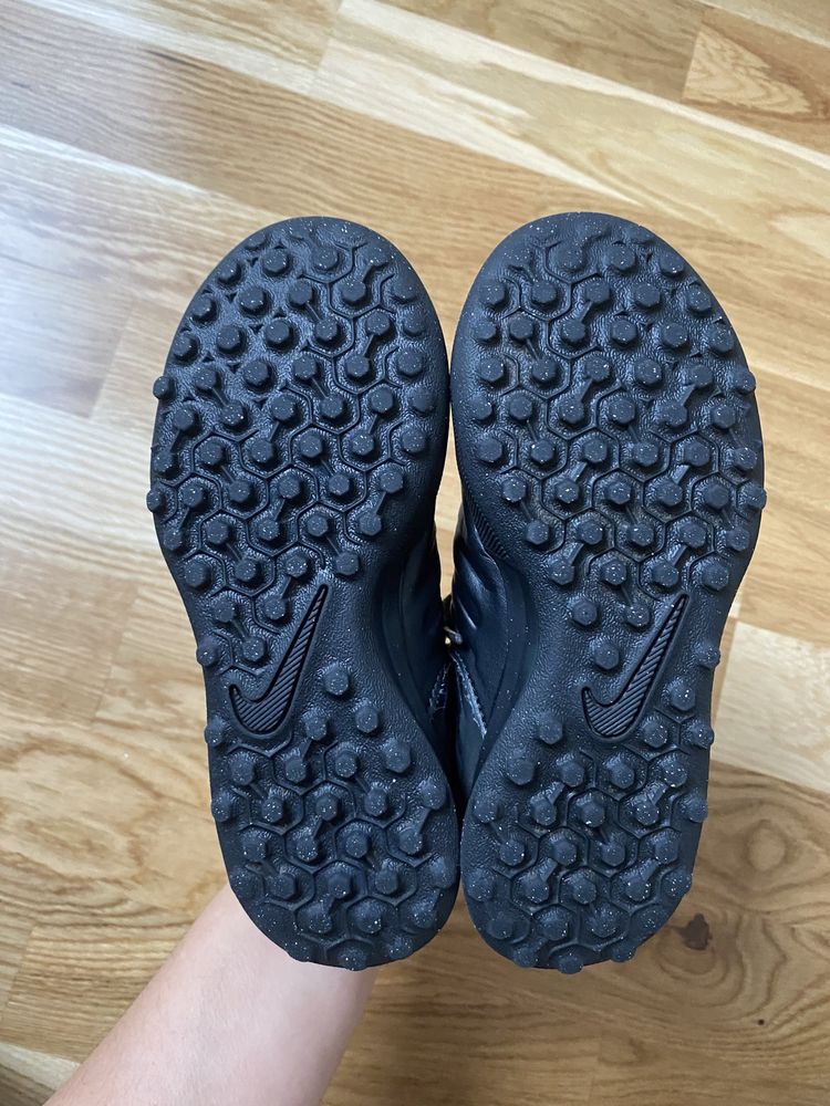 Buty piłkarskie halówki r. 28,5 Nike Tiempo