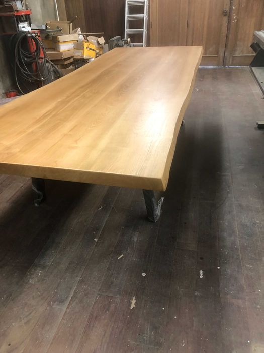 Mesa rustica em madeira de freixo