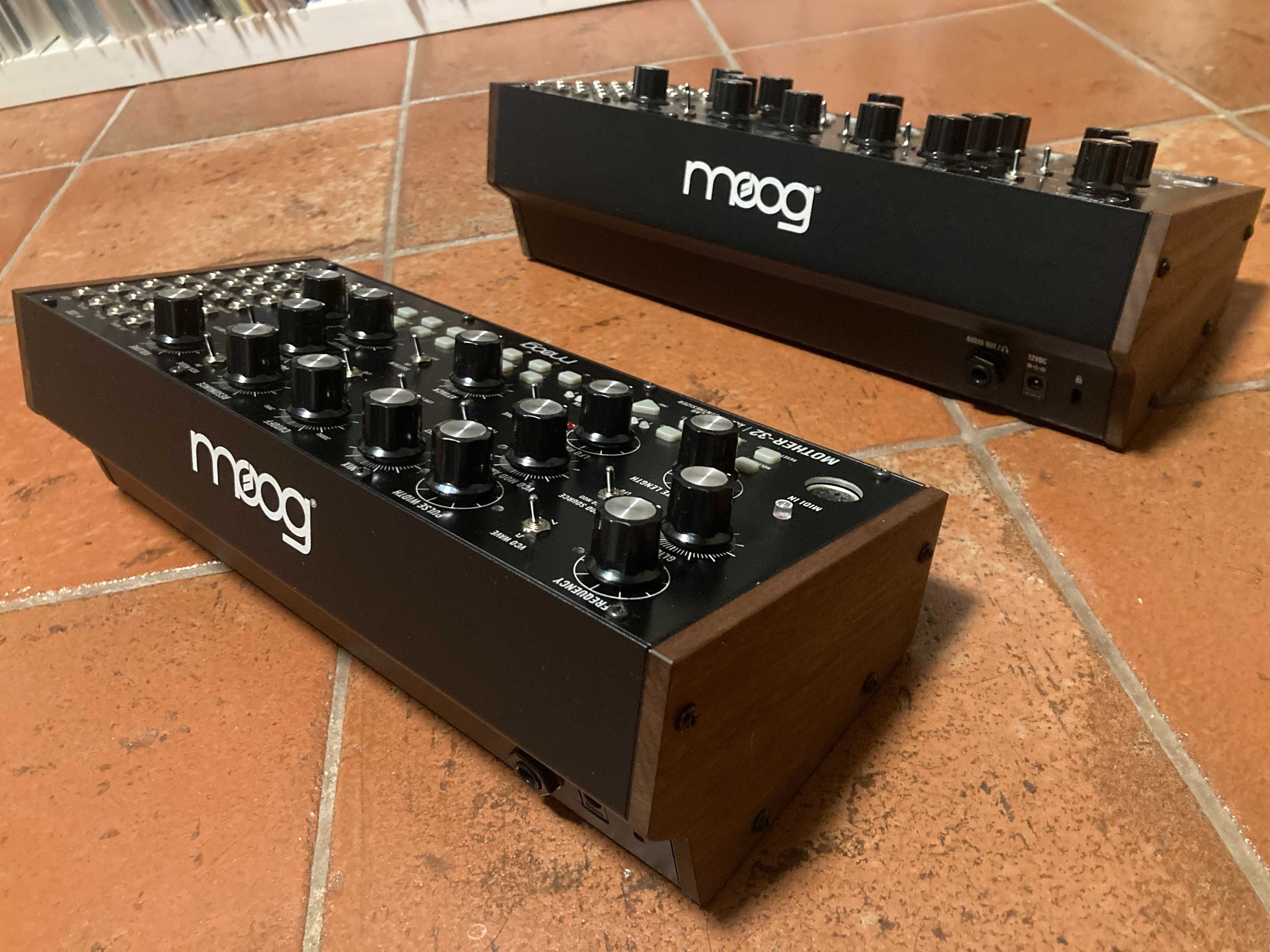 2x Moog Mother 32 sintetizador semi-modular
