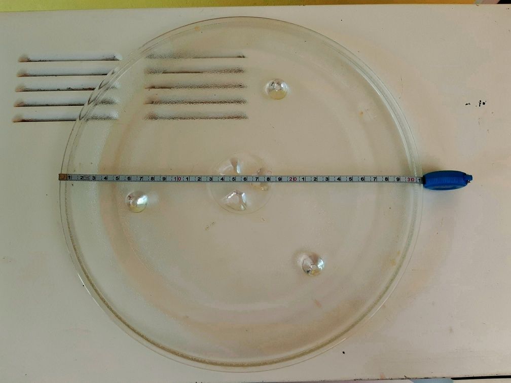 mikrofalówka z bardzo dużą komorą na potrawy-średnica talerza aż 31 cm