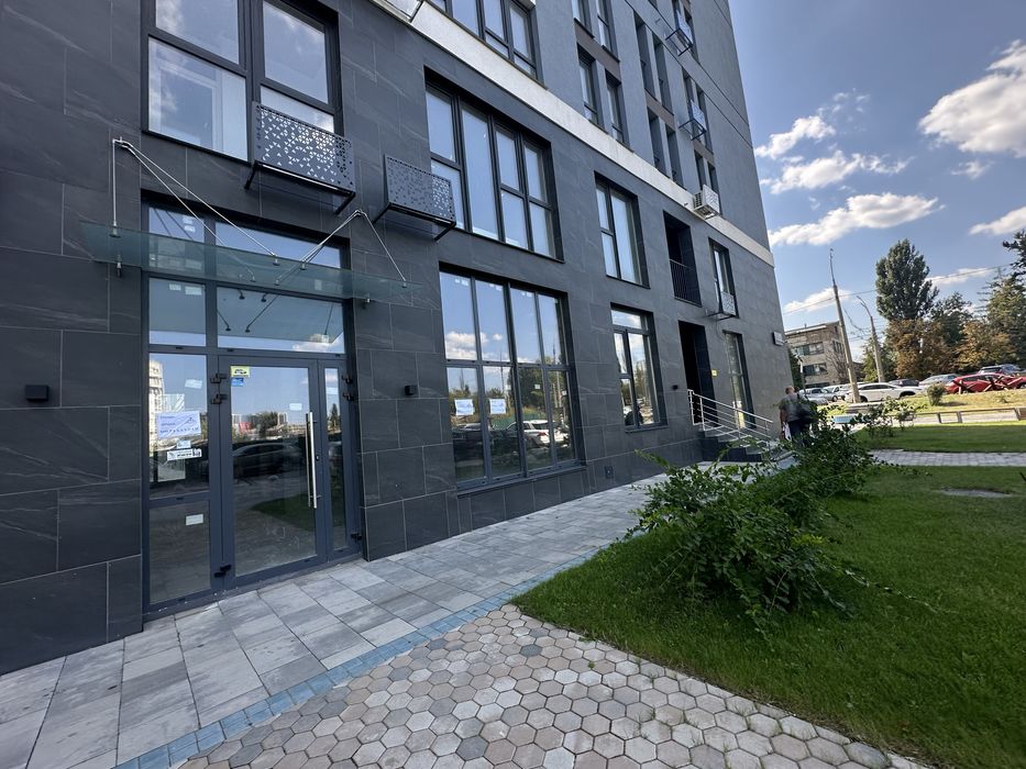Sky Avenue, Святослава Хороброго 11б, Севастопольська площа
