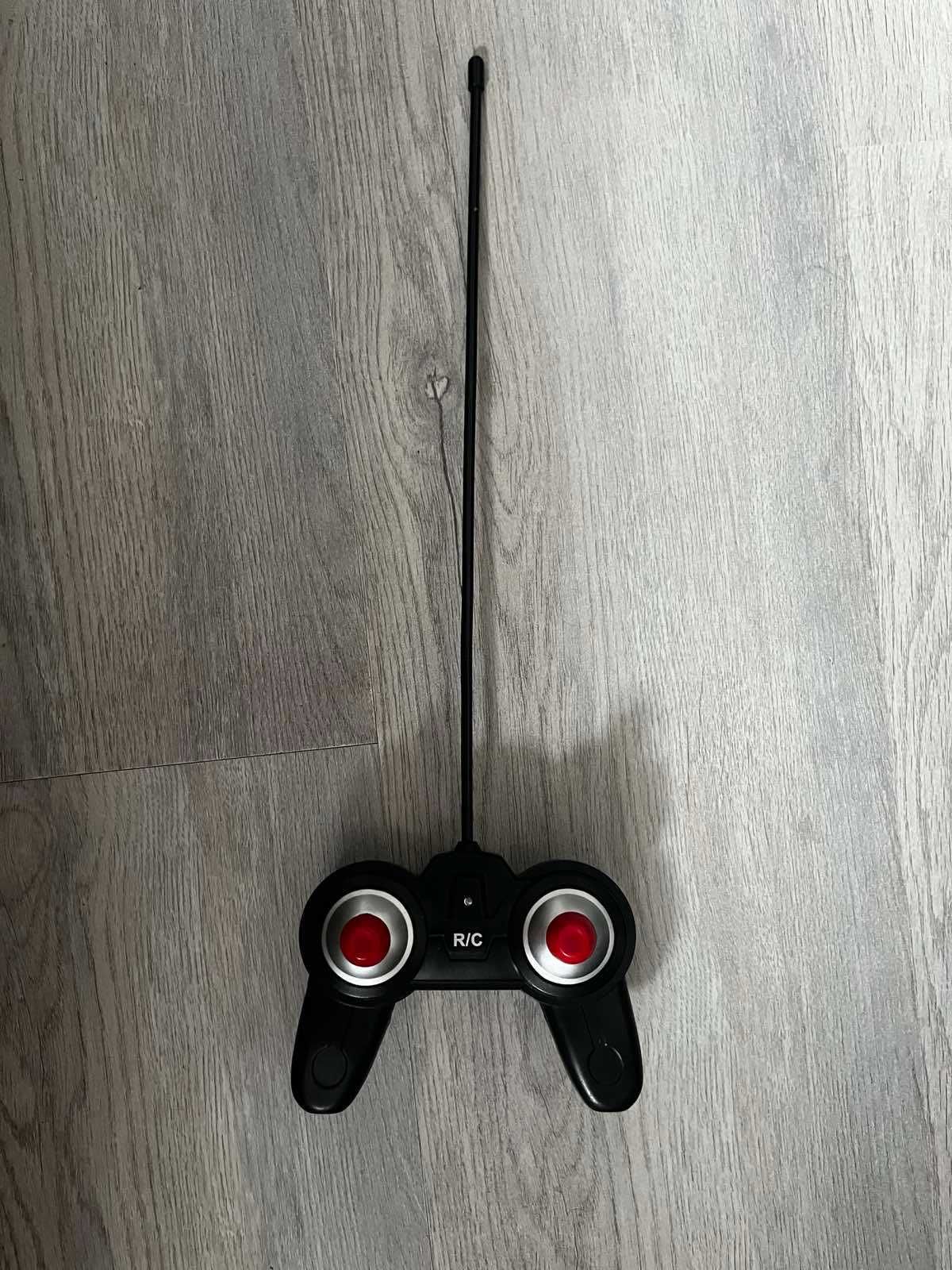 2-канальный пульт R/C для игрушечных моделей – рабочий, универсальный