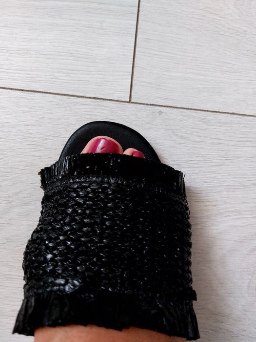 Літні чорні дуже якісні шльопанці