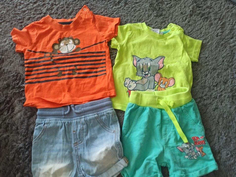 Dwa zestawy spodenki plus bluzeczka 74