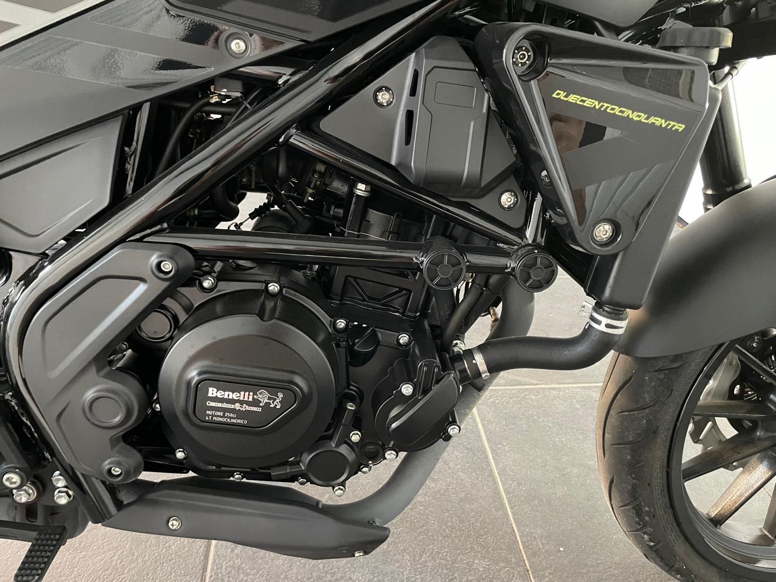 Benelli Leoncino 250cc - 2021 como nova
