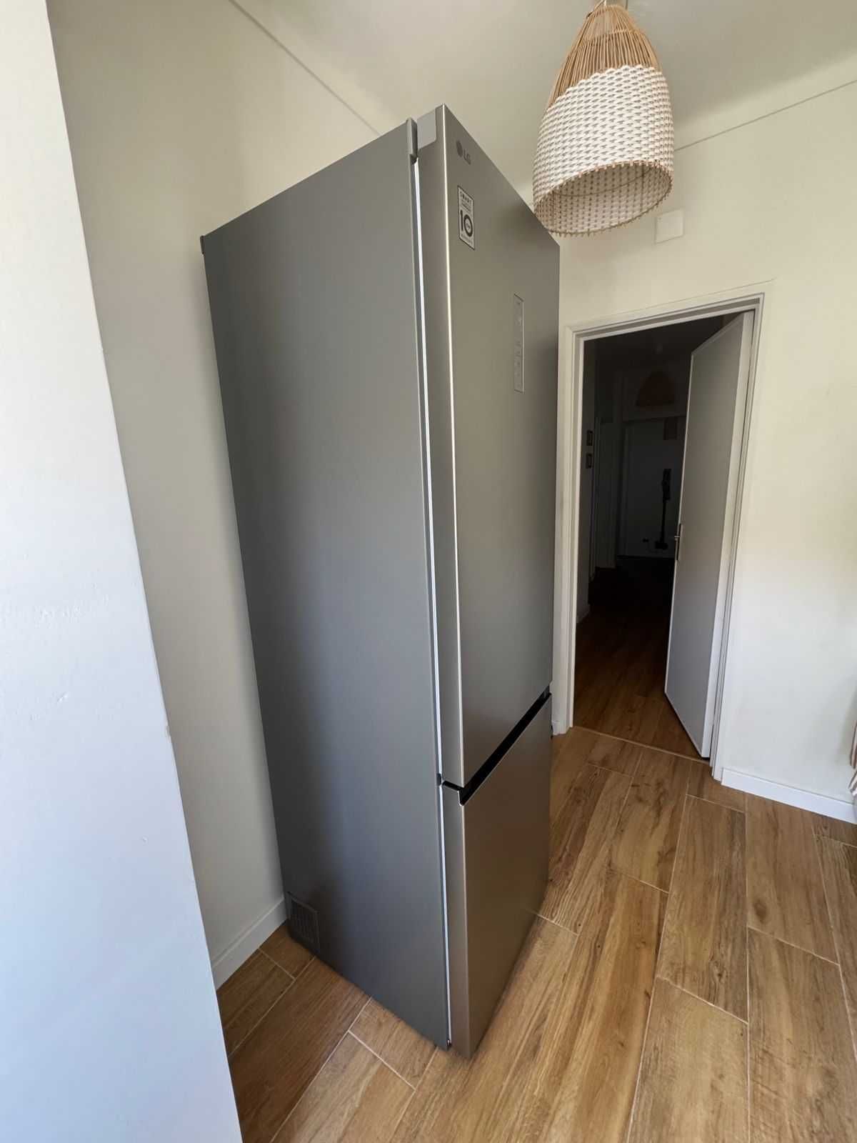 Saída do país – móveis impecáveis – Frigorífico combinado LG