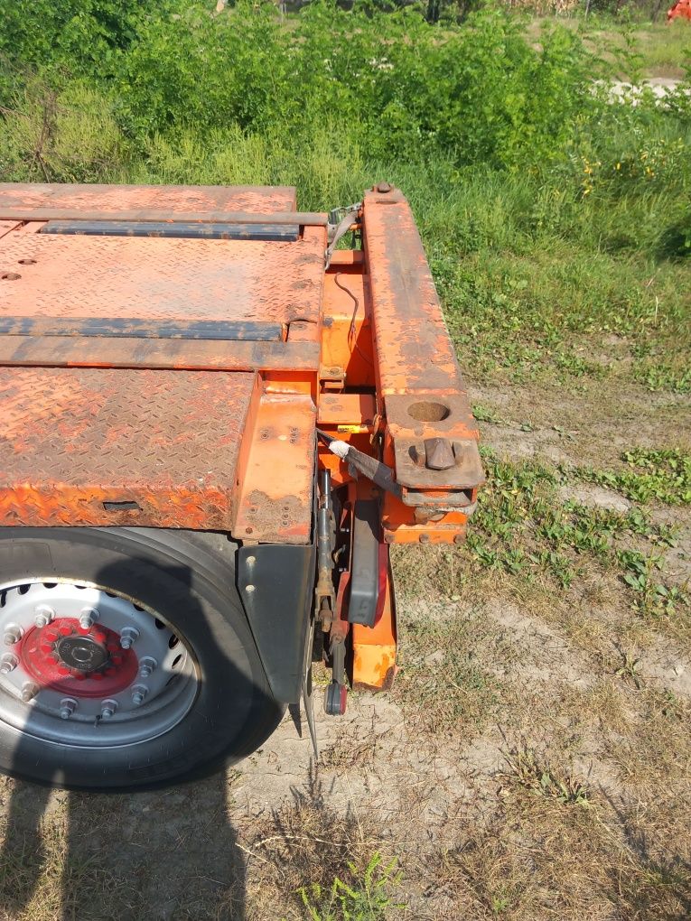 Контейнеровоз напівпричіп.