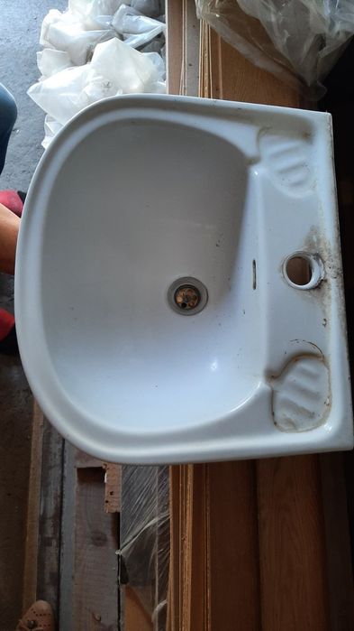 Мойка на кухню, умывальник керамический, зеркала, двери.