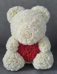 Подарунок Ведмедик з троянд білий з червоним серцем