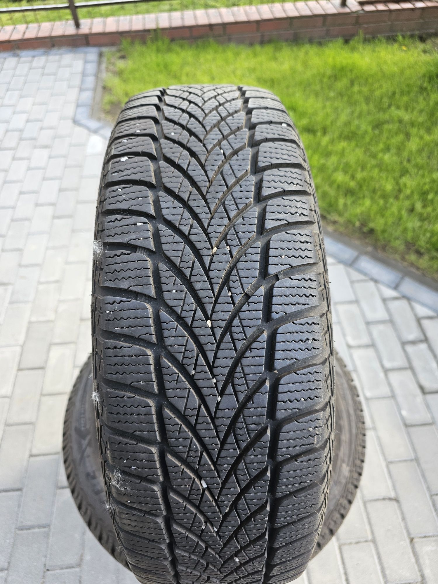 Opony zimowe Goodyear na stalowych felgach