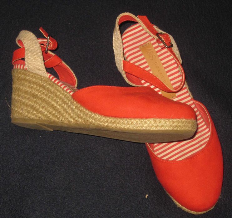 Buty na koturnie czerwone M&S Colection roz. 39