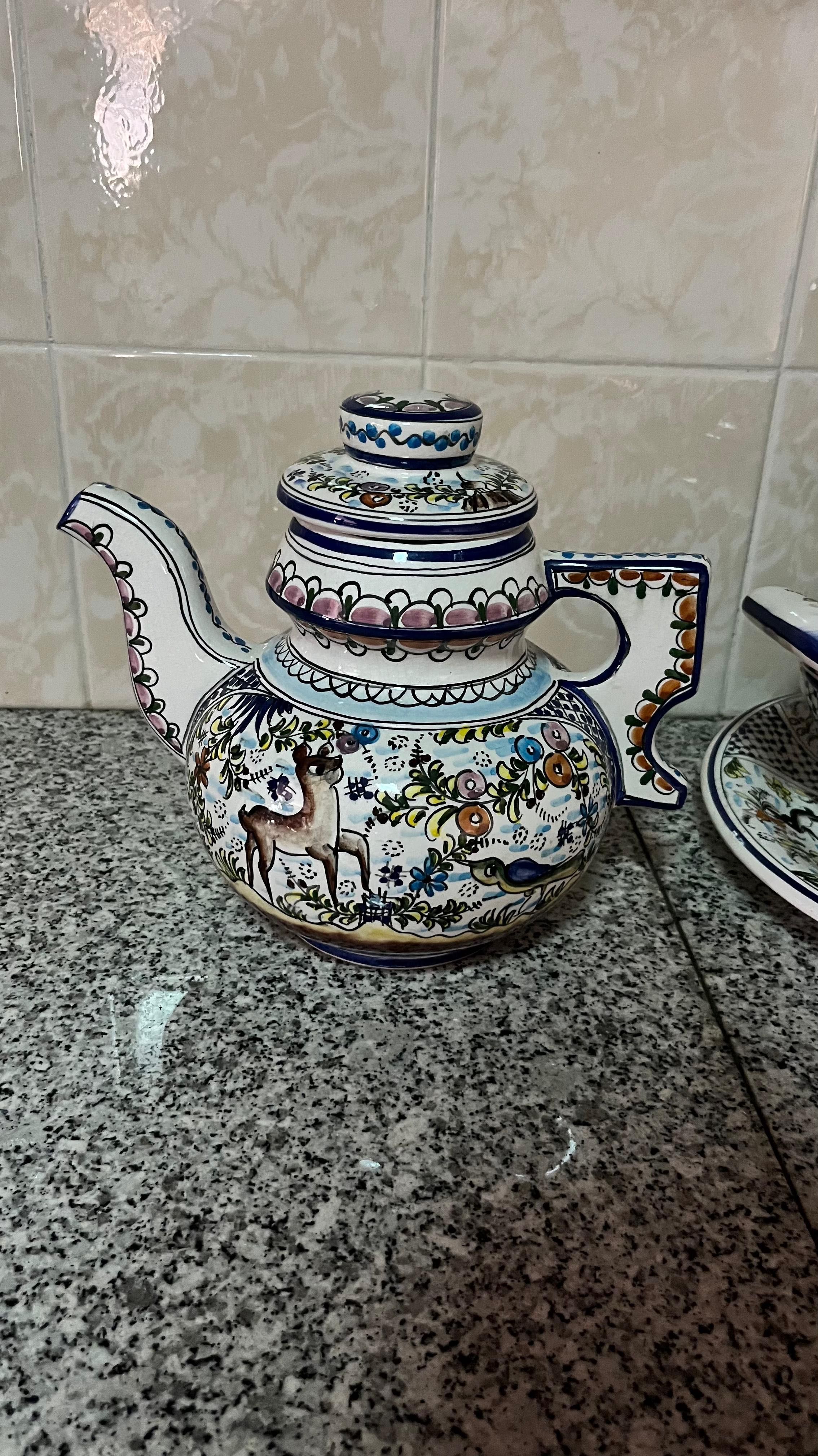 Conjunto de Cerâmica Artística Pintada à Mão