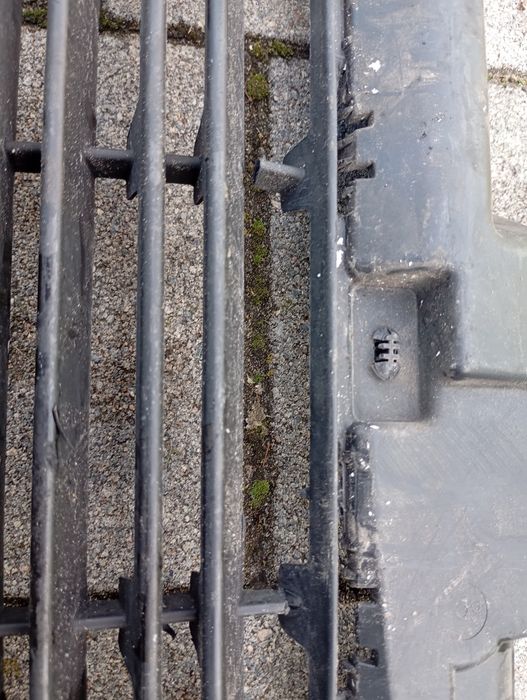 Środkowa kratka zderzaka Jumpy Expert Vivaro C Zafira D Proace po 2017