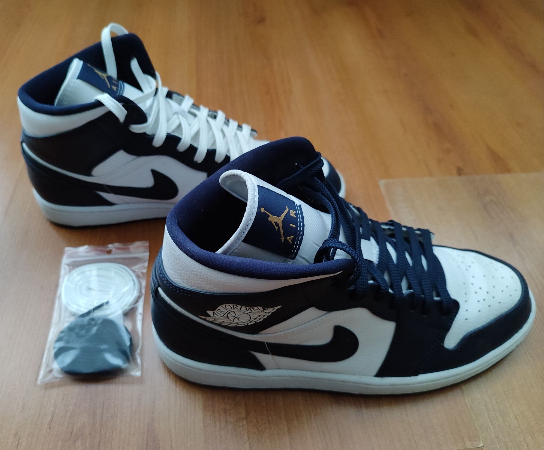 Buty Nike Jordan 1 Mid rozmiar 44 oryginalne