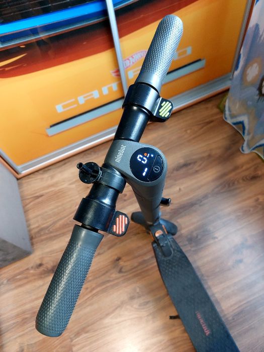 Електросамокат Ninebot KickScooter