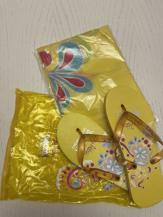 Подарунок Guess шльопанці в‘єтнамки шарф ,хустка ,косметичка ,Moschino