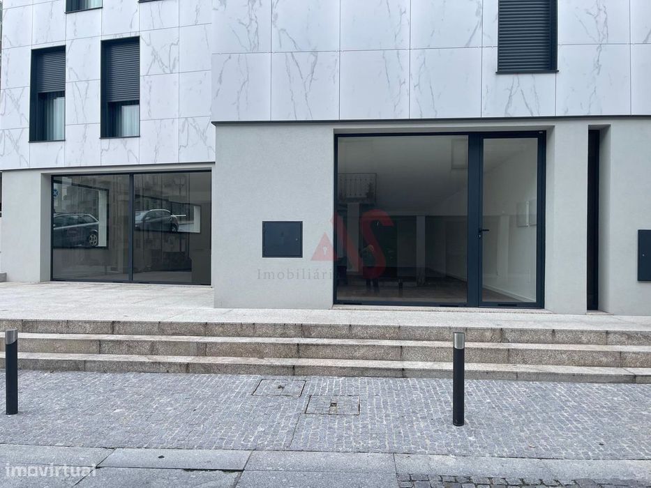 Loja nova com 159,05 m2 no centro de Lousada