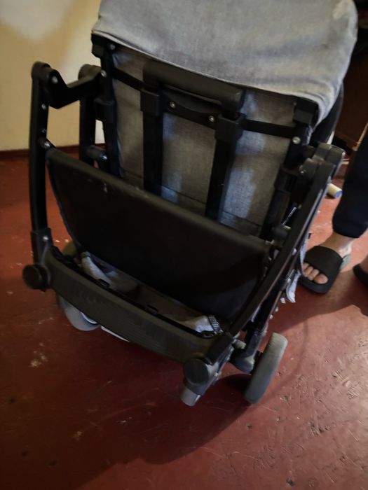 Прогулянкова коляска