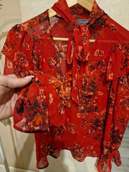 Primark bluzeczka czerwona w kwiaty rozmiar M