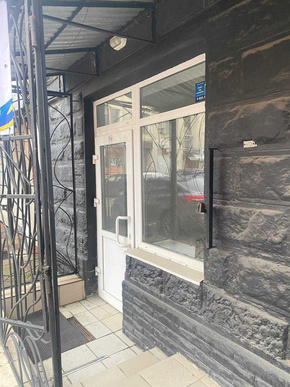 Оренда офісу на першщому поверсі Центр міста