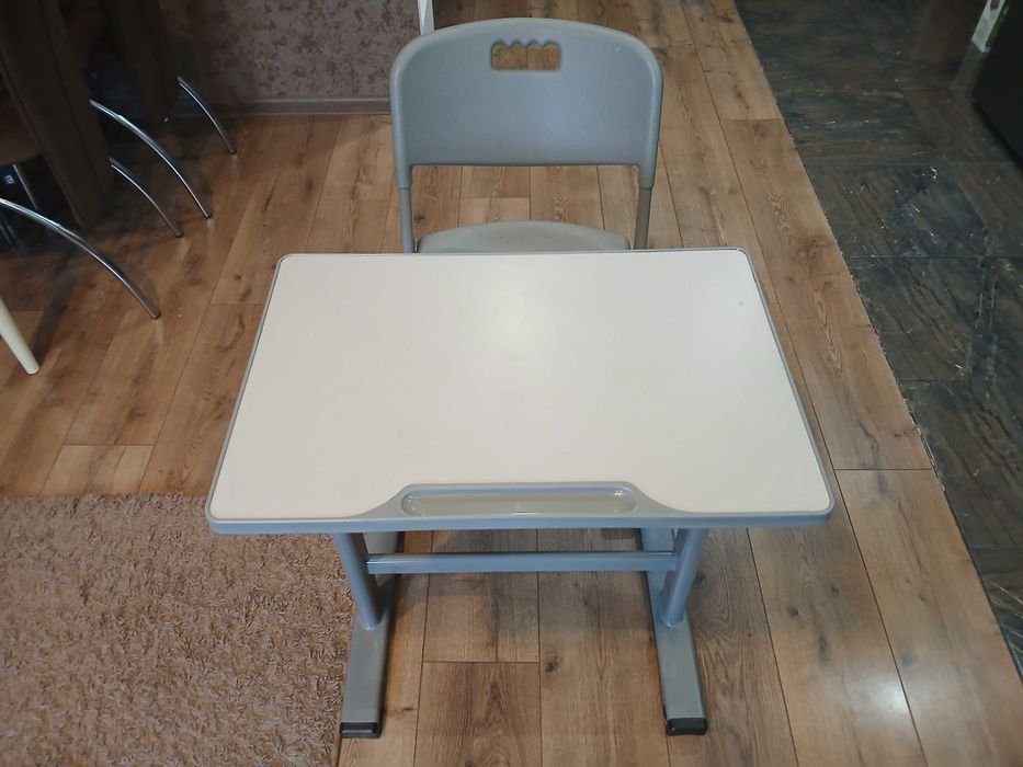 Парта дитяча+ стілець ( все регулюється по висоті)