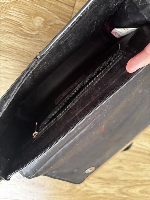 Czarna torebka na ramie