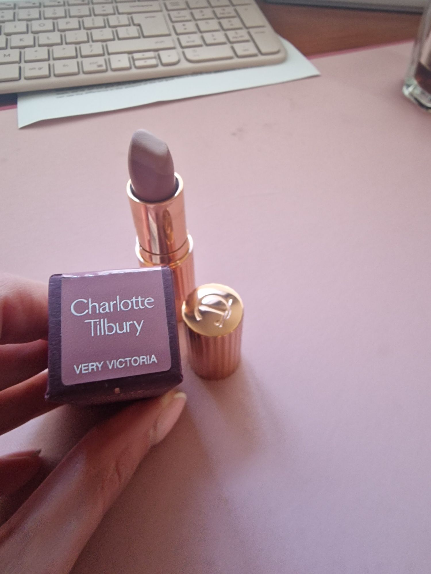 Charlotte Tilbury szminka Very Victoria