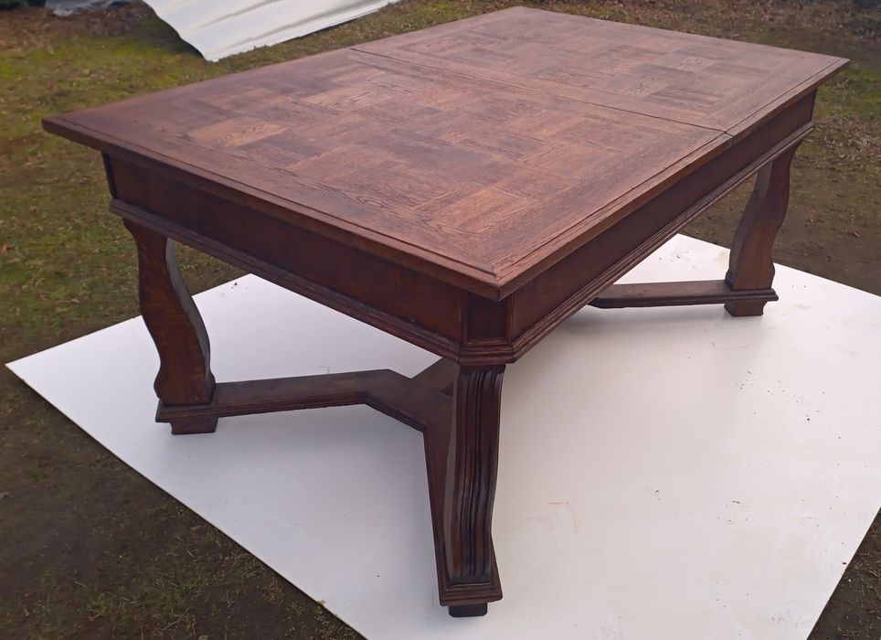 Stół dębowy z krzesłami