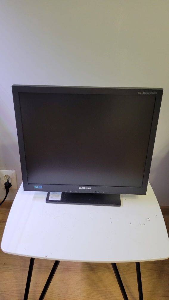 Zestaw monitorów Samsung 3szt  S19a450BR