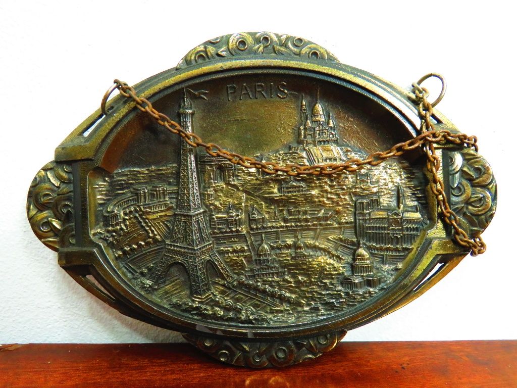 Souvenir de Paris.