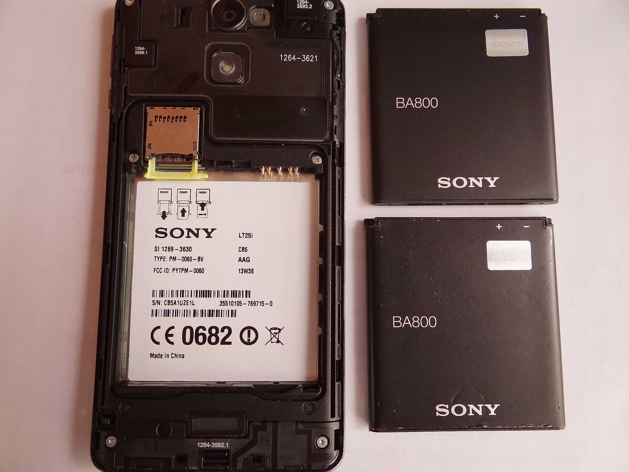 Sony Xperia V LT25i, stan: jak nowy + dodatki gratis.