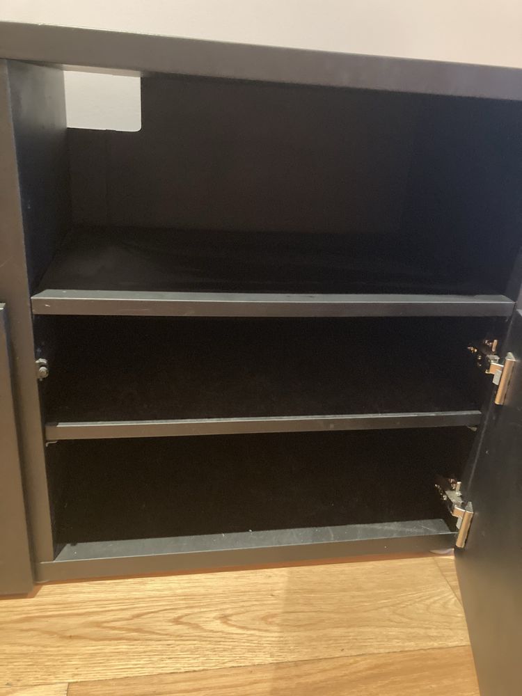 Aparador BESTA IKEA com portas