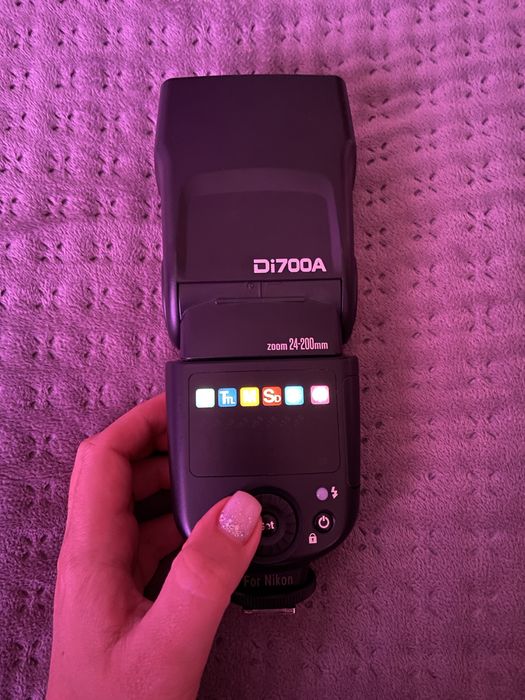 Вспышка Nissin Di700A и зарядное устройство