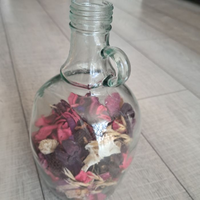Dekoracja w szklanej butelce- suszone kwiaty