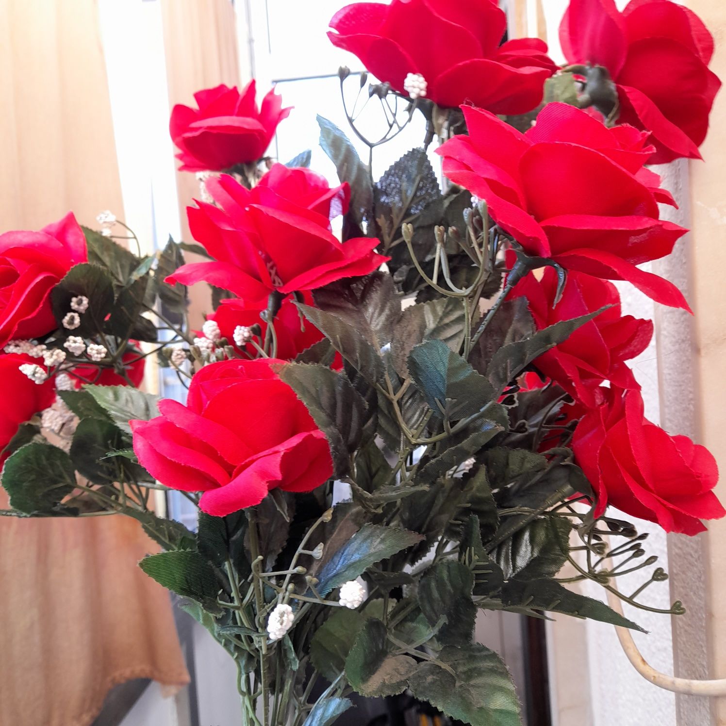 Bouquet de 18 Rosas vermelhas em tecido