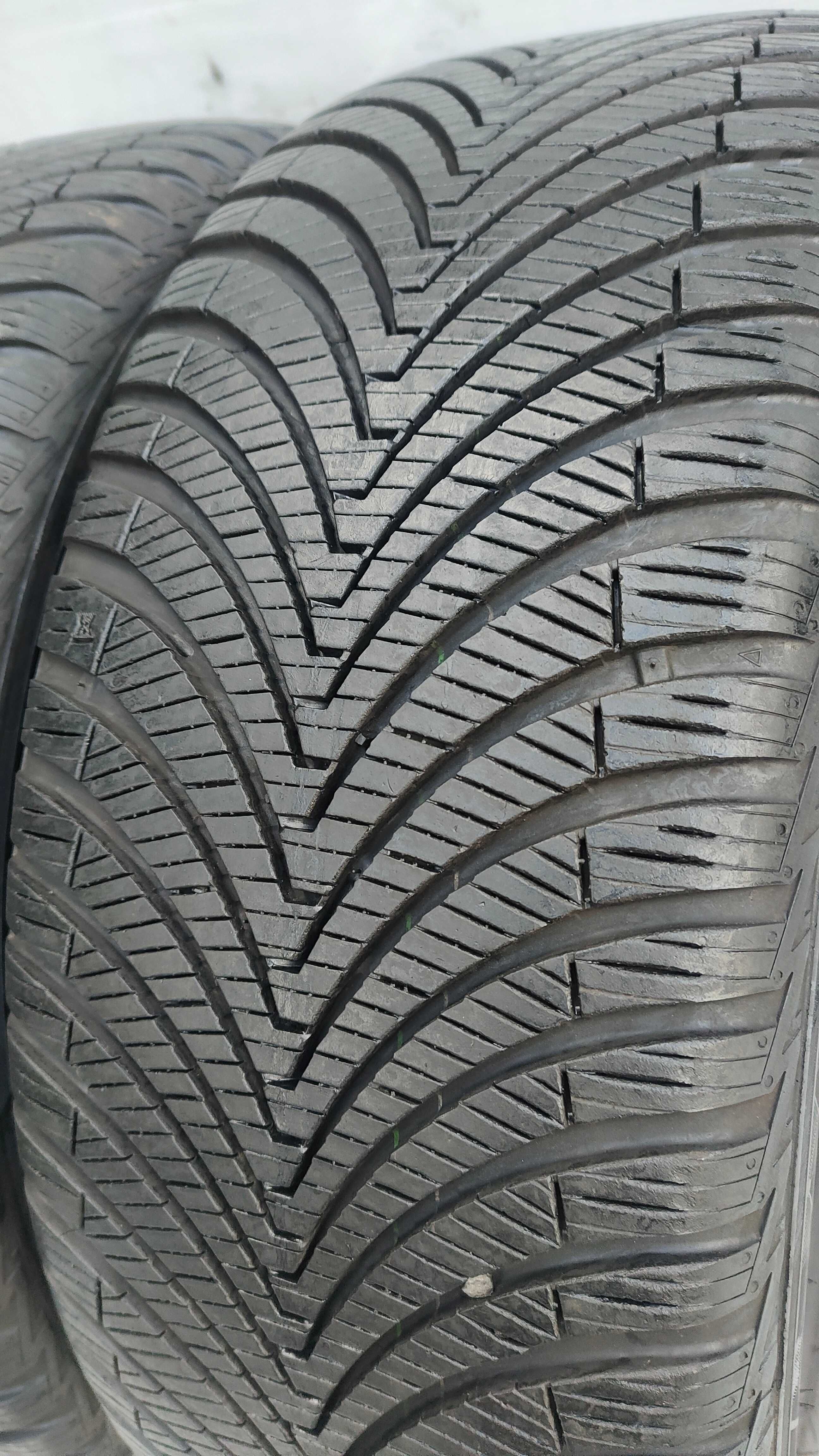 Opony Całoroczne 225/45/18 Kumho 2szt 2021r MB