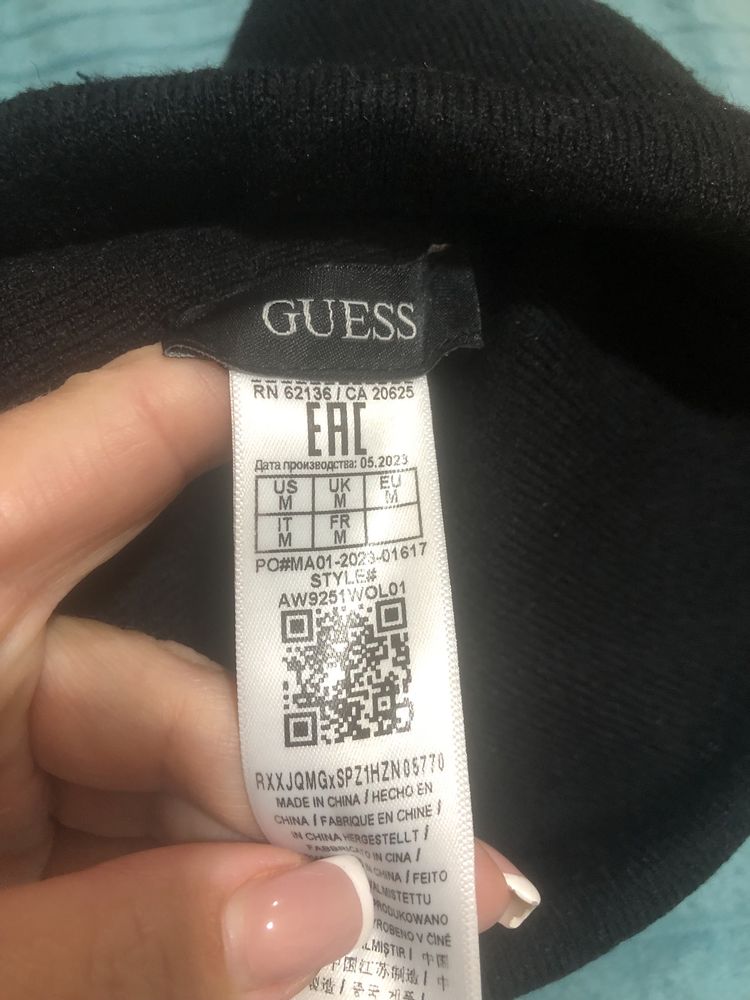 Жіноча шапка guess