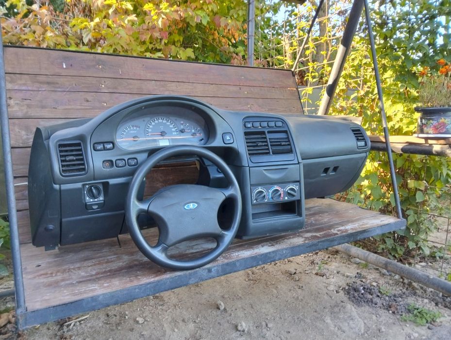 Продам панель ваз 2110-2112.