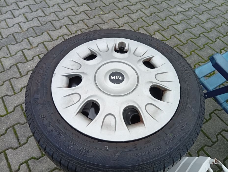 Opony z felgami stalowymi Goodyear 175/65R15. Kołpaki Mini.