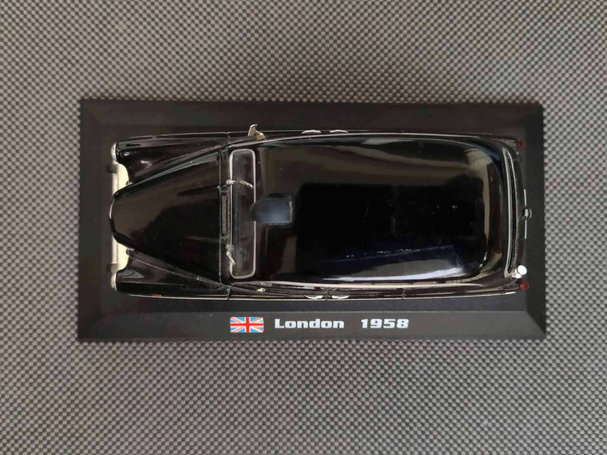 Taksówka AmerCom 1:43 Austin FX4 London 1958