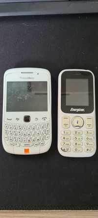 Dois telemóveis antigos